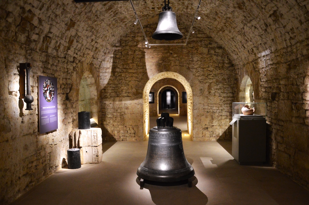 L’une des caves voûtées du 18e siècle, véritables écrins pour les diverses collections du musée. Photo-Abbaye d’Orval